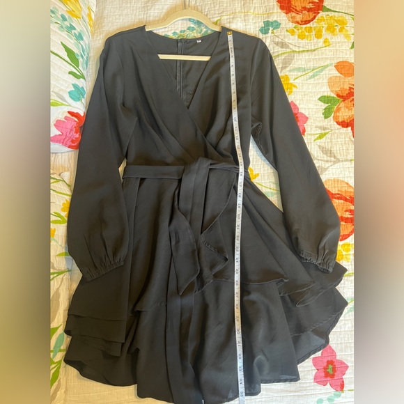 Little Black Dress V-Line long sleeve women’s size medium - Picture 5 of 9